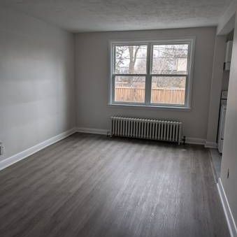 Brand new renovated 2 bedroom in Port Credit! - Photo 1