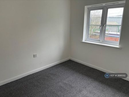 3 bedroom semi-detached house to rent - Photo 5