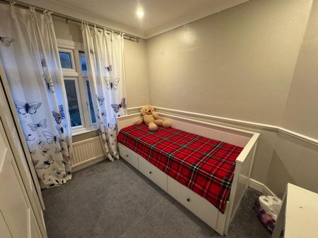 4 bedroom semi-detached house to rent - Photo 4