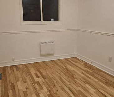 Logement 5 1/2 spacieux à louer sur la rue Des Ormeaux (Anjou) – Di... - Photo 1