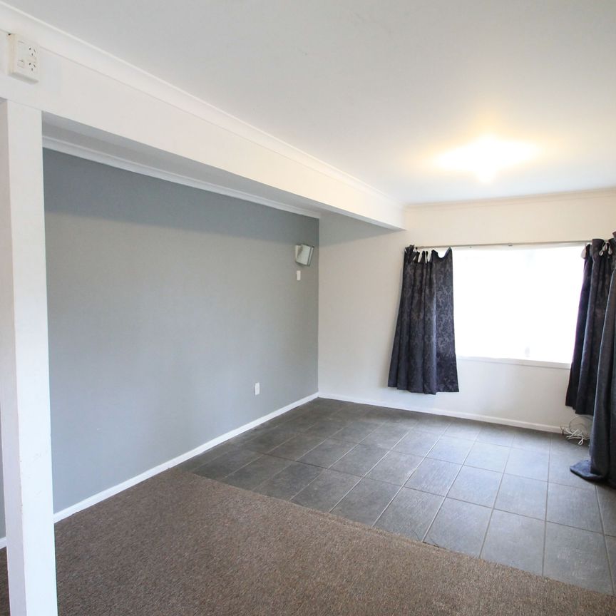 2 Bedrooms on Te Atatu Rd - Photo 1