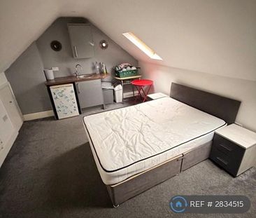 1 bedroom in a house share to rent - Photo 3