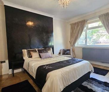 Bowes Road, W3 - Photo 5