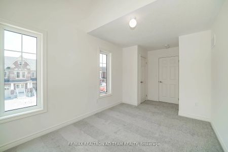 Condo Townhouse For Lease | E9014239 - Photo 4