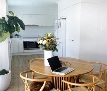 Modern Luxury in Glass House Maintenance - Photo 2