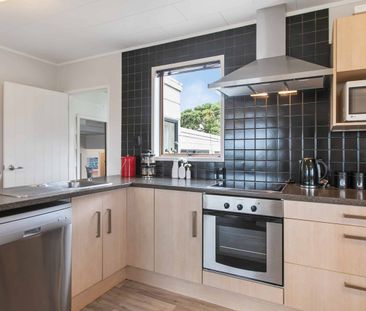 Beachlands - 3 bedrooms - Photo 2