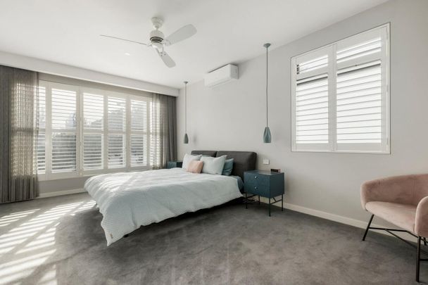 Luxury Family Living in the Prestigious Landcox Park Precinct - Photo 1