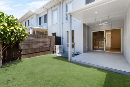 Sleek & Minimal Living - Photo 4