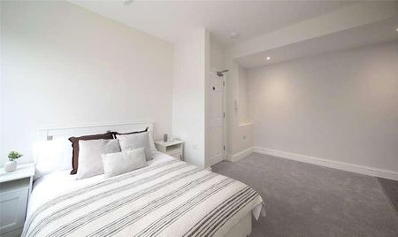 Room A, Grosvenor Road, Aldershot, Hampshire, GU11 - Photo 3