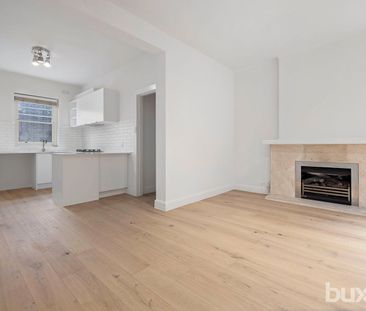 RENOVATED ONE BEDROOM HIDDEN BEAUTY IN HOT SPOT! - Photo 3