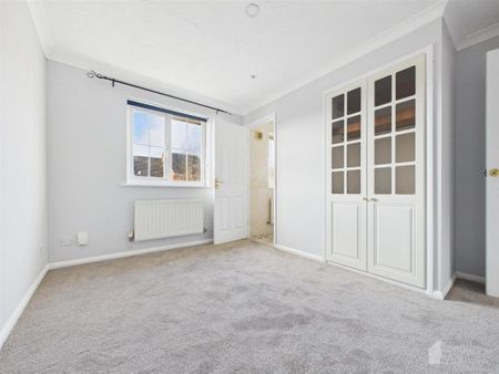 4 bedroom end of terrace house to rent - Photo 4