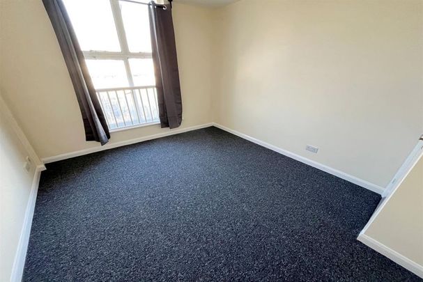 3 bedroom flat to rent - Photo 1