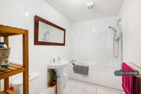 2 bedroom flat to rent - Photo 5