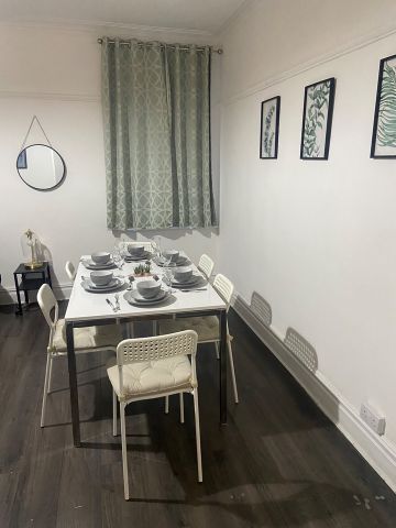 Room in a Shared House, Chester Road, M32 - Photo 2