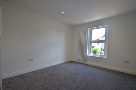 3 bedroom Semi-detached house to rent - Photo 3
