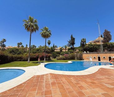 Luxury Semidetached House for rent in Marbella Del Este, Andalusia - Photo 1