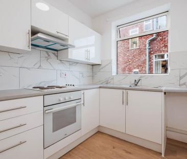 3 bedroom semi-detached house to rent - Photo 5