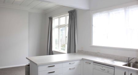 Family Home on Douglas Street - Photo 5