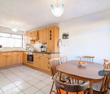 1 bedroom in a house share to rent - Photo 5