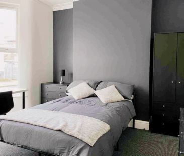 6 Beds 2 Baths - Photo 3