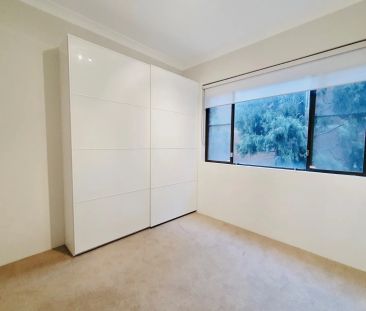 Modern Two Bedroom Apartment - Photo 1