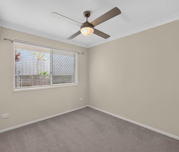 MARIDALE PARK - Family Home with Multiple living spaces and air con... - Photo 4
