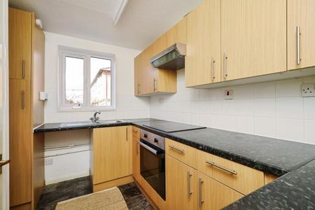2 bedroom semi-detached house to rent - Photo 4