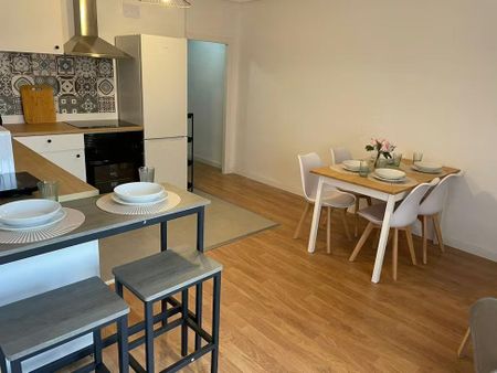 Carrer d'Alcanyís, Valencia, Valencian Community 46019 - Photo 2
