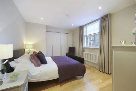 2 bedroom flat in London - Photo 3