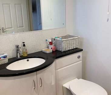 Friendly, professional shared home in Chichester First Floor Back - Photo 6