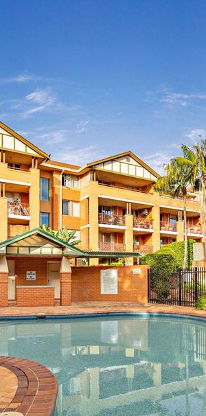 FANTASTIC LOCATION, ONLY A MOMENTS WALK TO NORTH STRATHFIELD & CONCORD WEST STATION! - Photo 1