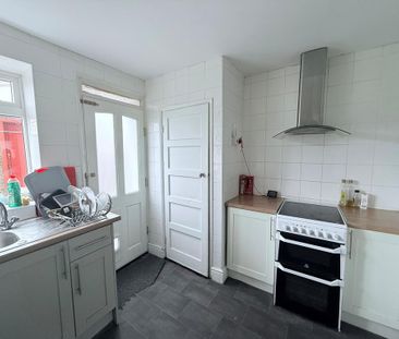 1 bedroom in a house share to rent - Photo 4