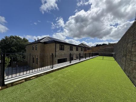 4 bedroom semi-detached house to rent - Photo 5