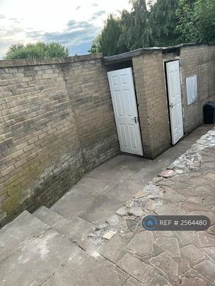 5 bedroom end of terrace house to rent - Photo 1