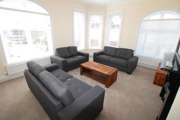 1 bedroom in a house share to rent - Photo 1