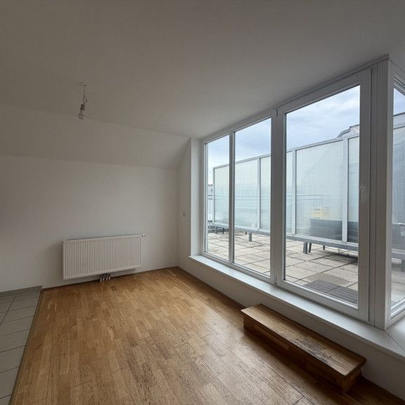 Ruhige 3 - Zimmer - Dachgeschosswohnung mit Terrasse I ab sofort - Photo 1