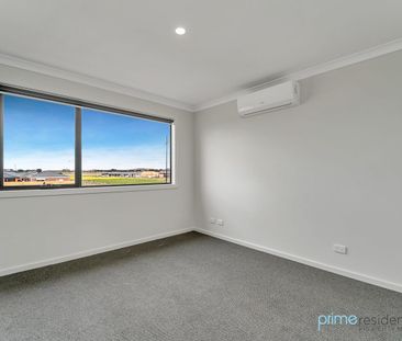 Modern Double-Storey Home with Space & Convenience - Photo 5