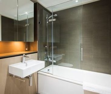 Three Bedroom Flat to rent in London - Photo 3