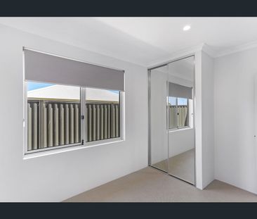 16 Pensacola Grove, Madora Bay, WA 6210 - Photo 3