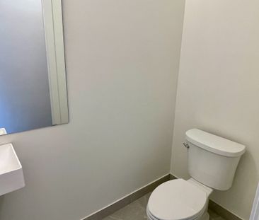 For Lease - 2 Steckley House Lane Unit# 924, Richmond Hill, Ontario - Photo 4