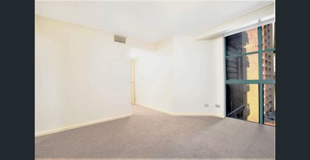 Two-bedroom city living with two-car garage - Photo 5