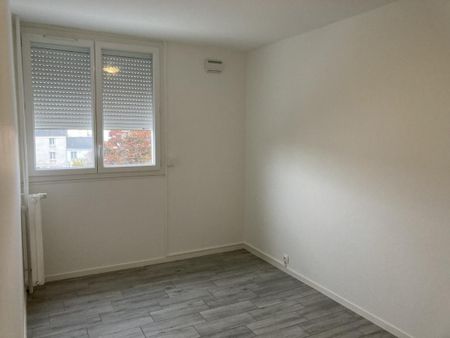 Location Appartement 4 pièces 70m² ST PIERRE DES CORPS 37700 - Photo 2