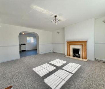 2 bedroom end of terrace house to rent - Photo 2