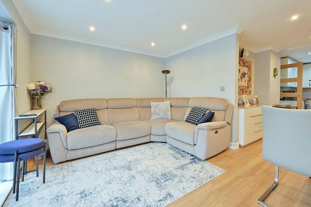 3 bedroom terraced house to rent - Photo 1