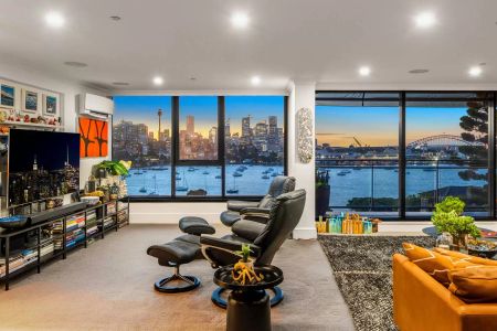 'Retford Hall' Absolute Luxury with World Class Views of Sydney's Iconic Harbour and City Skyline From This Stunning Spacious Double Apartment - Photo 3