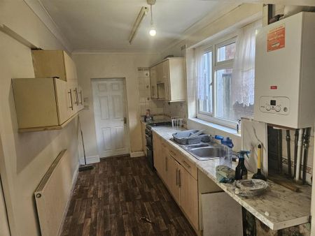 3 bedroom terraced house to rent - Photo 3