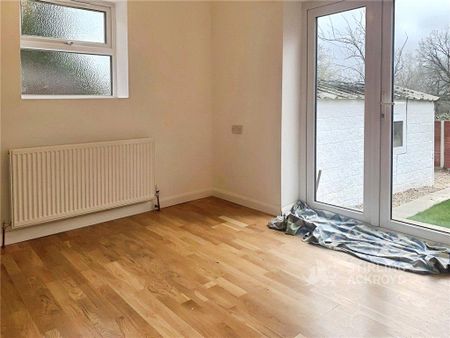 4 bedroom semi-detached house to rent - Photo 4