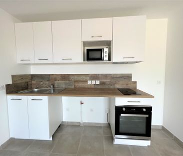 Location Appartement 2 pièces 45m² SOLLIES PONT 83210 - Photo 2