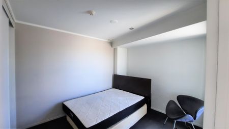 Spacious 2 Bedroom with Balcony - Photo 4