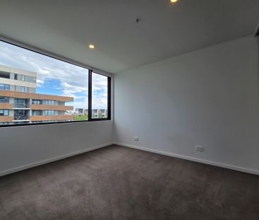 Modern 2 Bed Apartment in Prime Clayton Location - Photo 4